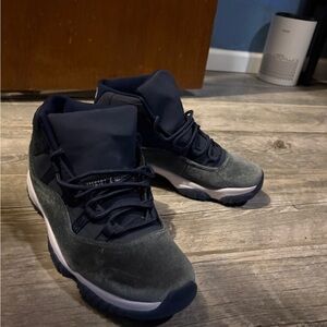Jordan Men's Dark Gray and Navy Sneakers